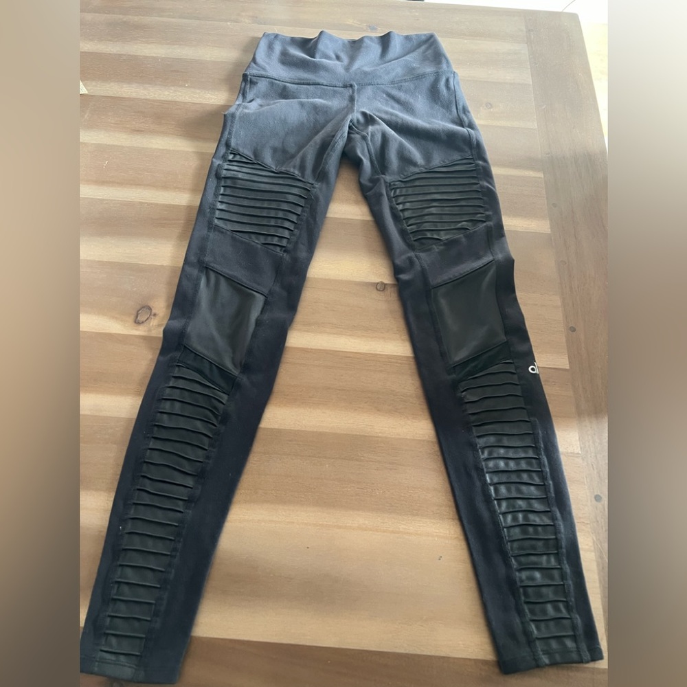 Alo Yoga black legging S (4-6)